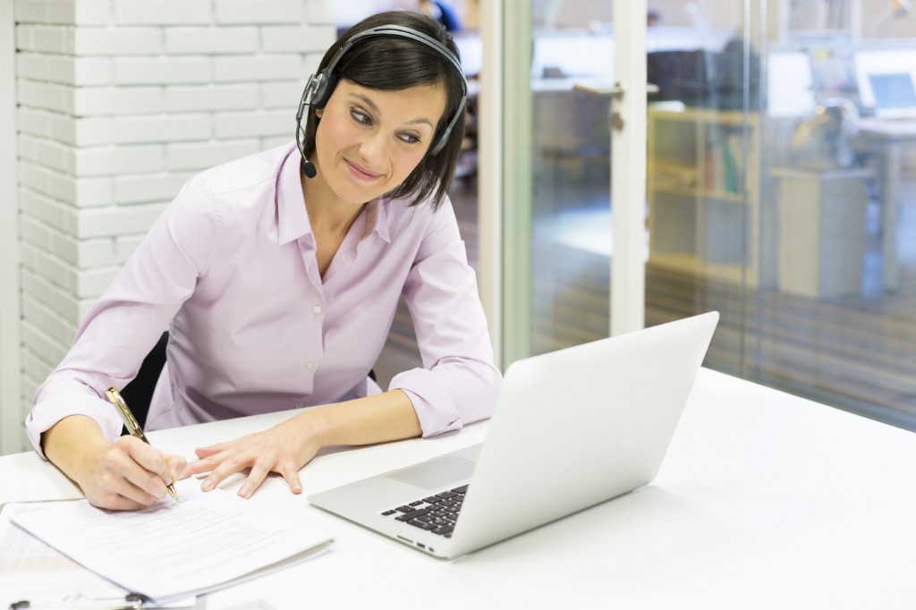 Call Center Guatemala / A student Practicing her English on line