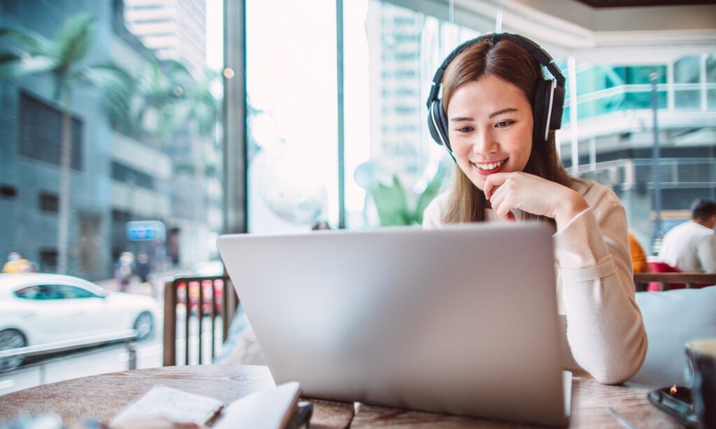 Girl in front of a computer getting ready for the TOEFL